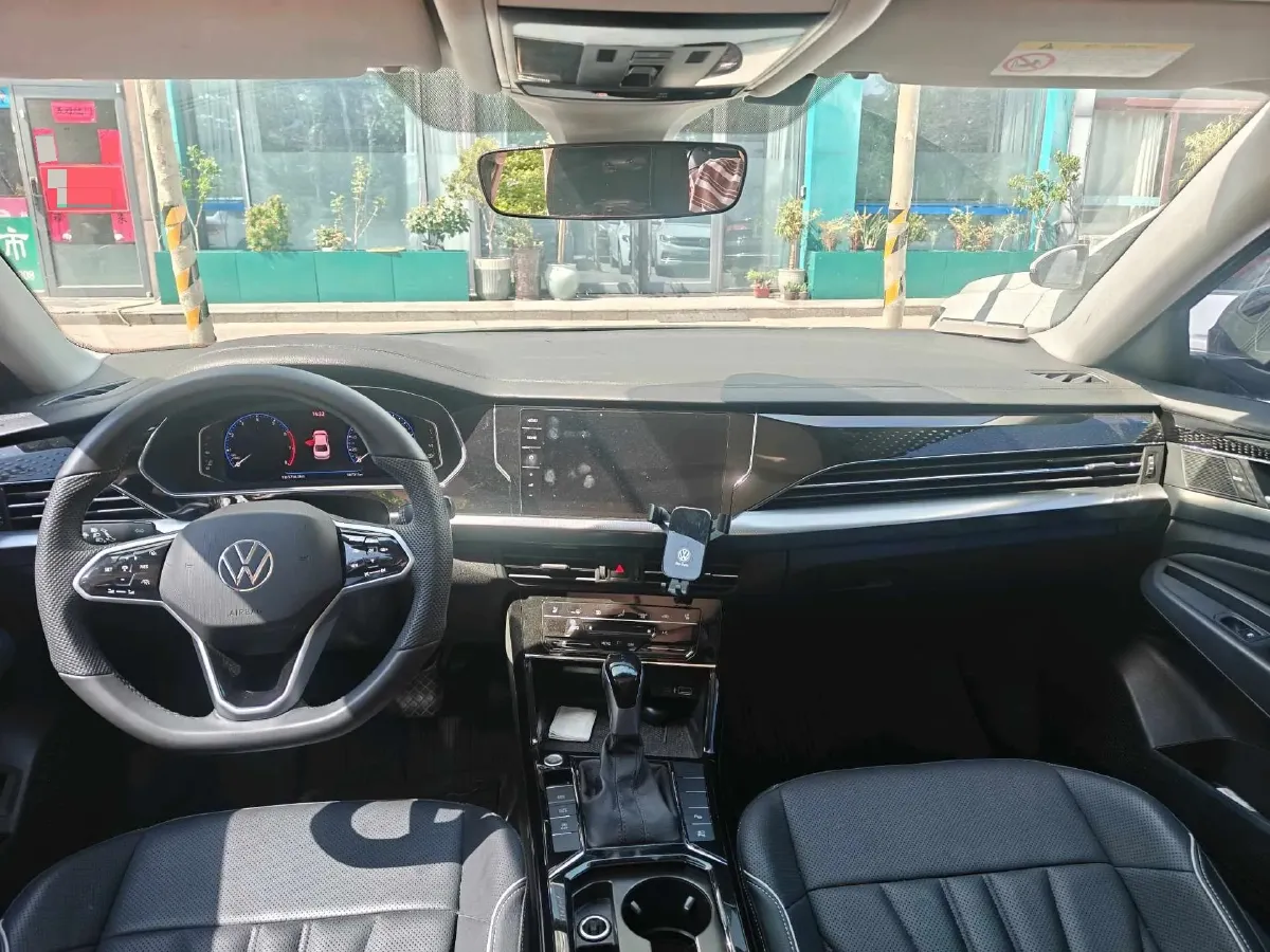 2024 Volkswagen Passat 2.0T 220HP L4 7DCT,autocango,china used car exporter,china ev exporter,chinese used car exporter,chinese used ev exporter