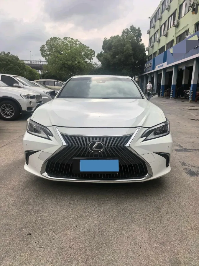2020 Lexus ES 2.0L 173HP L4 CVT,autocango,china used car exporter,china ev exporter,chinese used car exporter,chinese used ev exporter