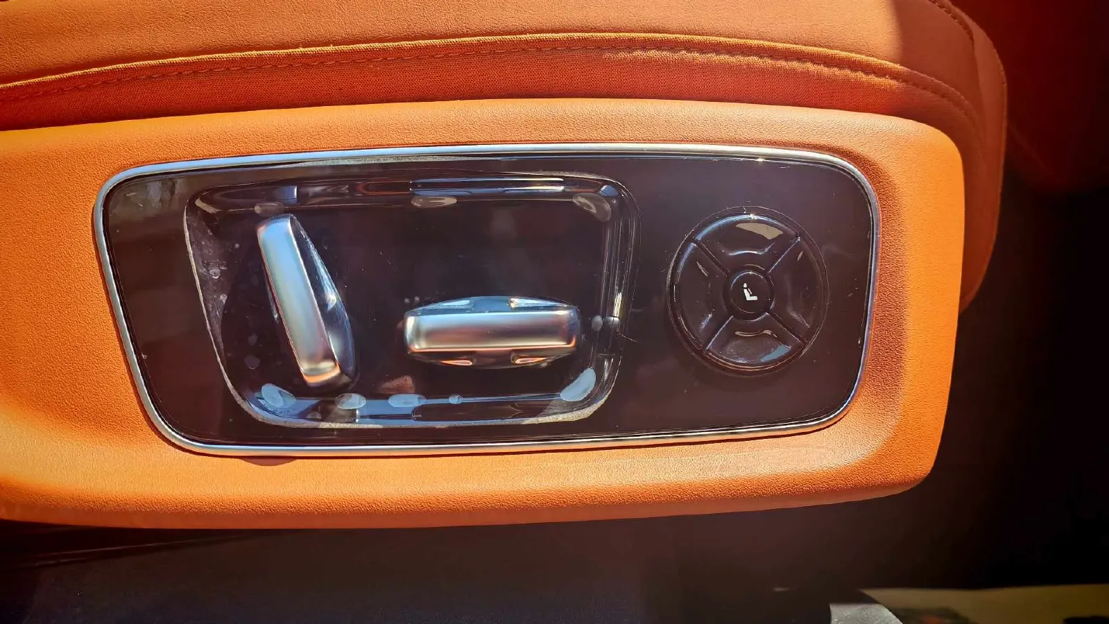 2023 Li L8 Range Extended 154HP REEV 40.9KWH,autocango,china used car exporter,china ev exporter,chinese used car exporter,chinese used ev exporter