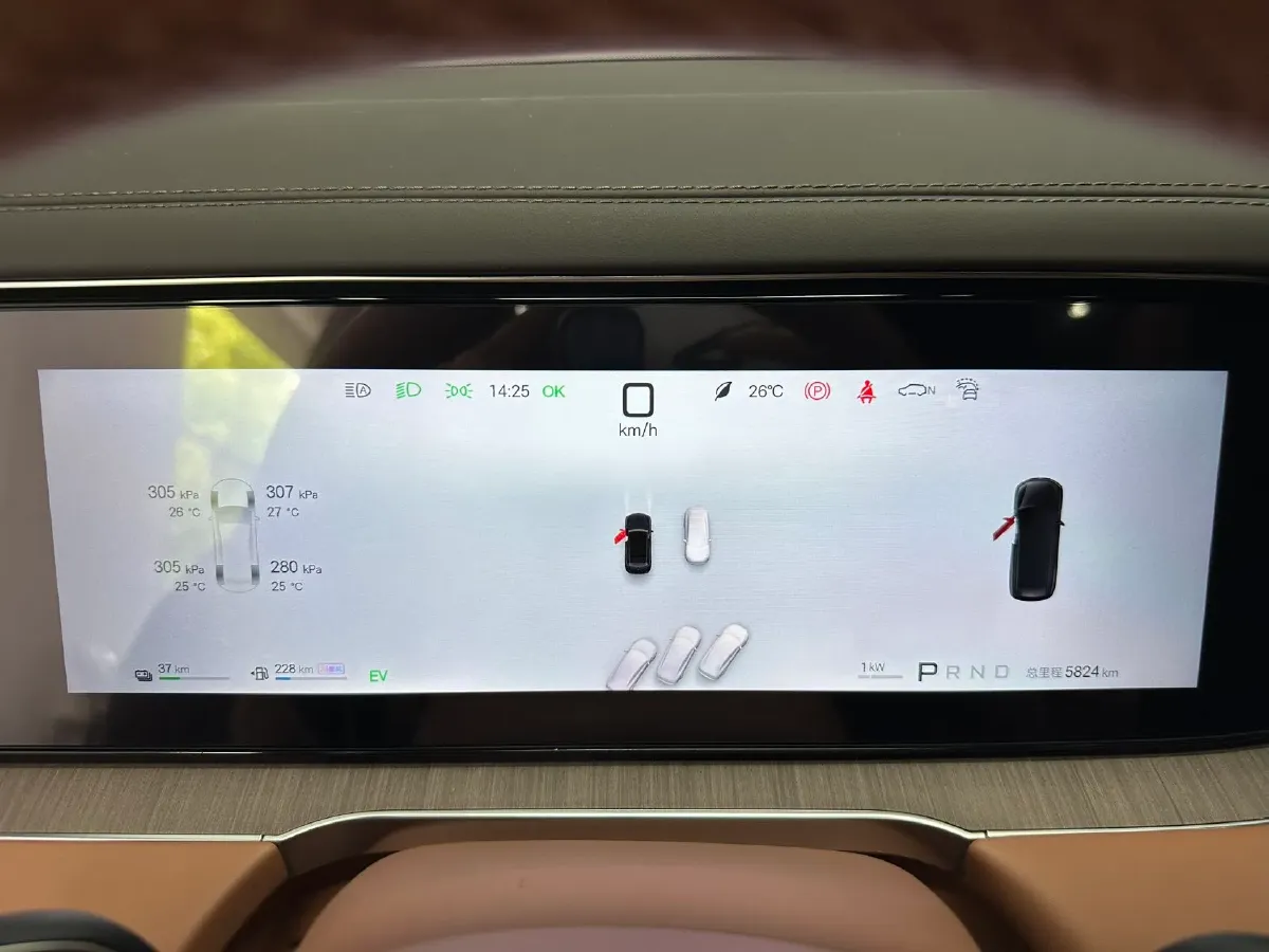 2025 Denza DenzaN8L 2.0T 207HP L4 E-CVT PHEV,autocango,china used car exporter,china ev exporter,chinese used car exporter,chinese used ev exporter