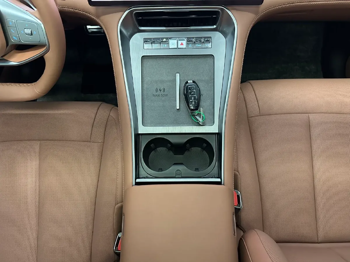 2025 Denza DenzaN8L 2.0T 207HP L4 E-CVT PHEV,autocango,china used car exporter,china ev exporter,chinese used car exporter,chinese used ev exporter