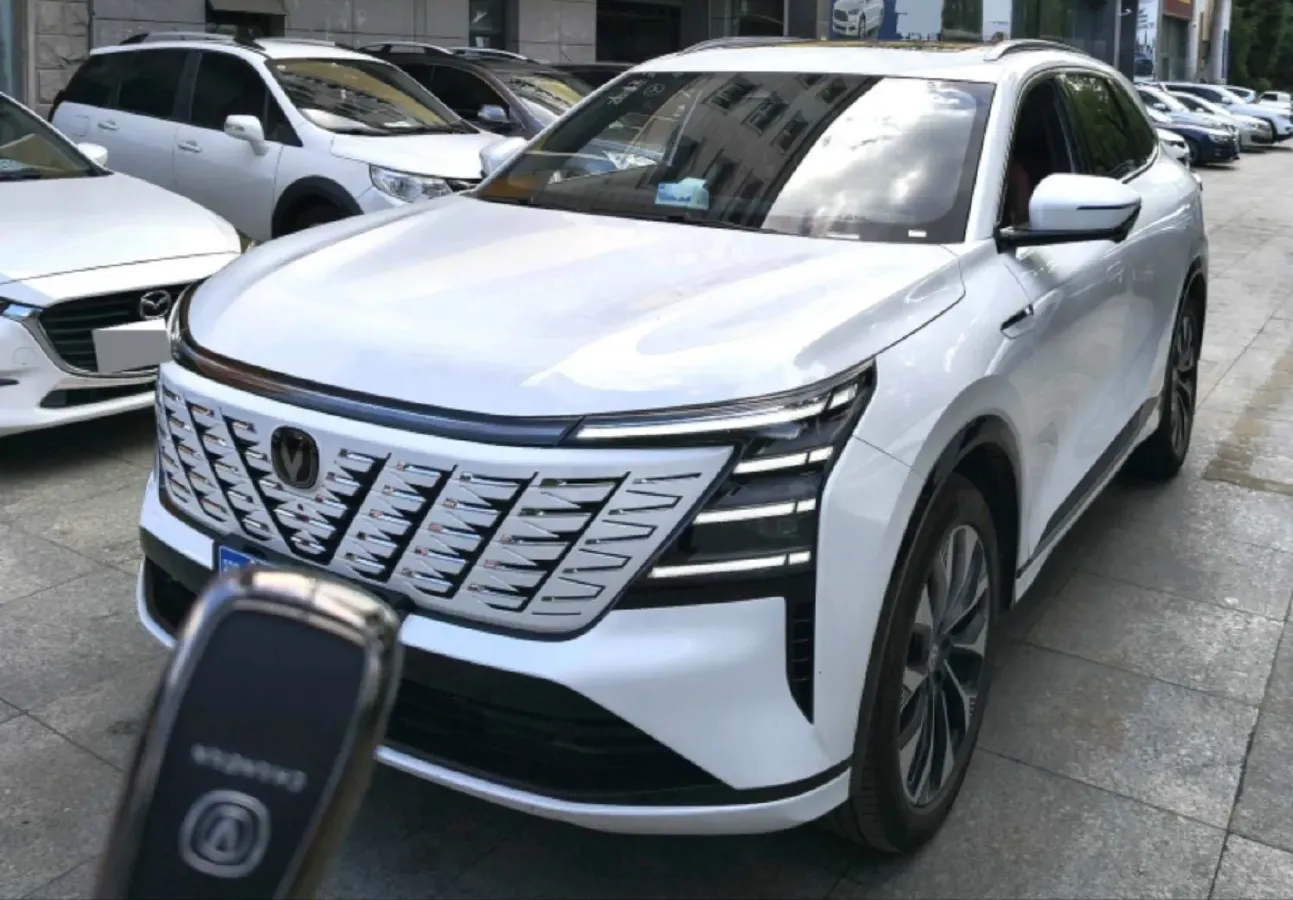 2025 ChangAn CS75 Plus 2.0T 233HP L4 8AT,autocango,china used car exporter,china ev exporter,chinese used car exporter,chinese used ev exporter