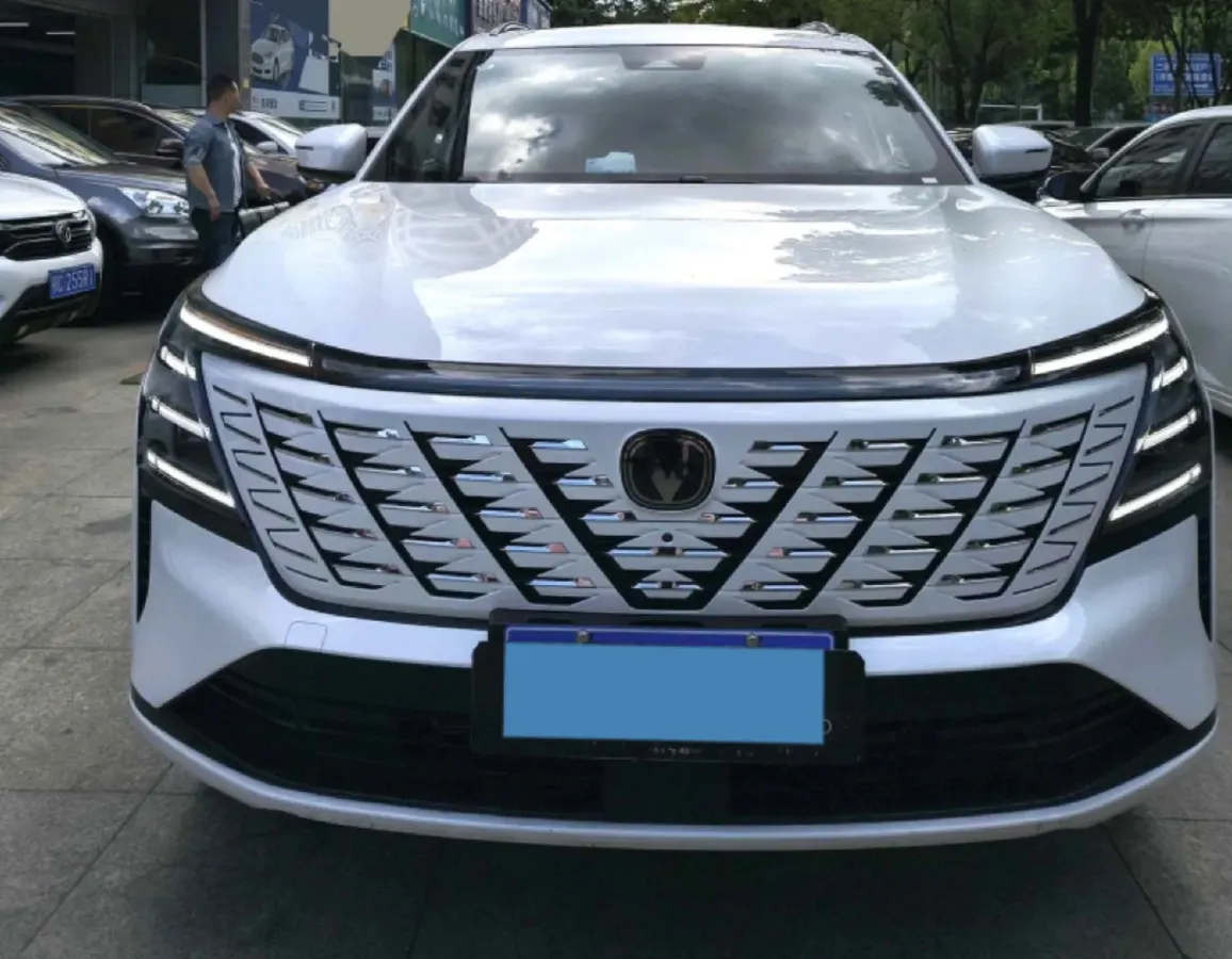 2025 ChangAn CS75 Plus 2.0T 233HP L4 8AT,autocango,china used car exporter,china ev exporter,chinese used car exporter,chinese used ev exporter