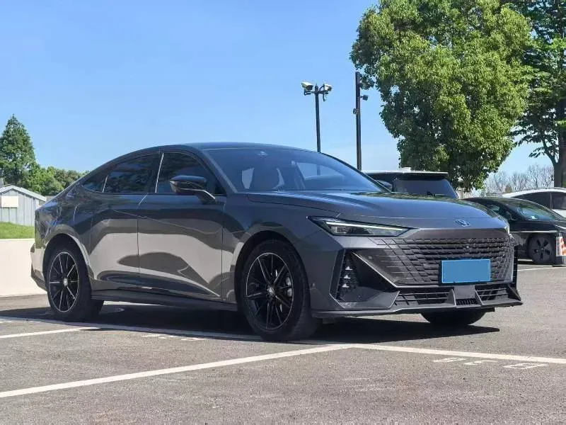 2023 ChangAn UNI-V 1.5T 188HP L4 7DCT,autocango,china used car exporter,china ev exporter,chinese used car exporter,chinese used ev exporter