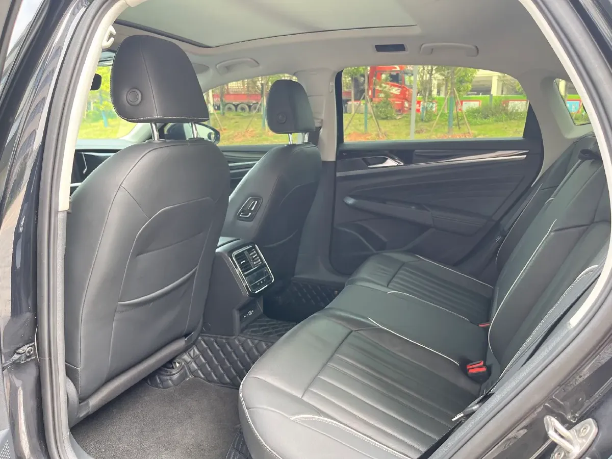 2023 Volkswagen Passat 2.0T 186HP L4 7DCT,autocango,china used car exporter,china ev exporter,chinese used car exporter,chinese used ev exporter