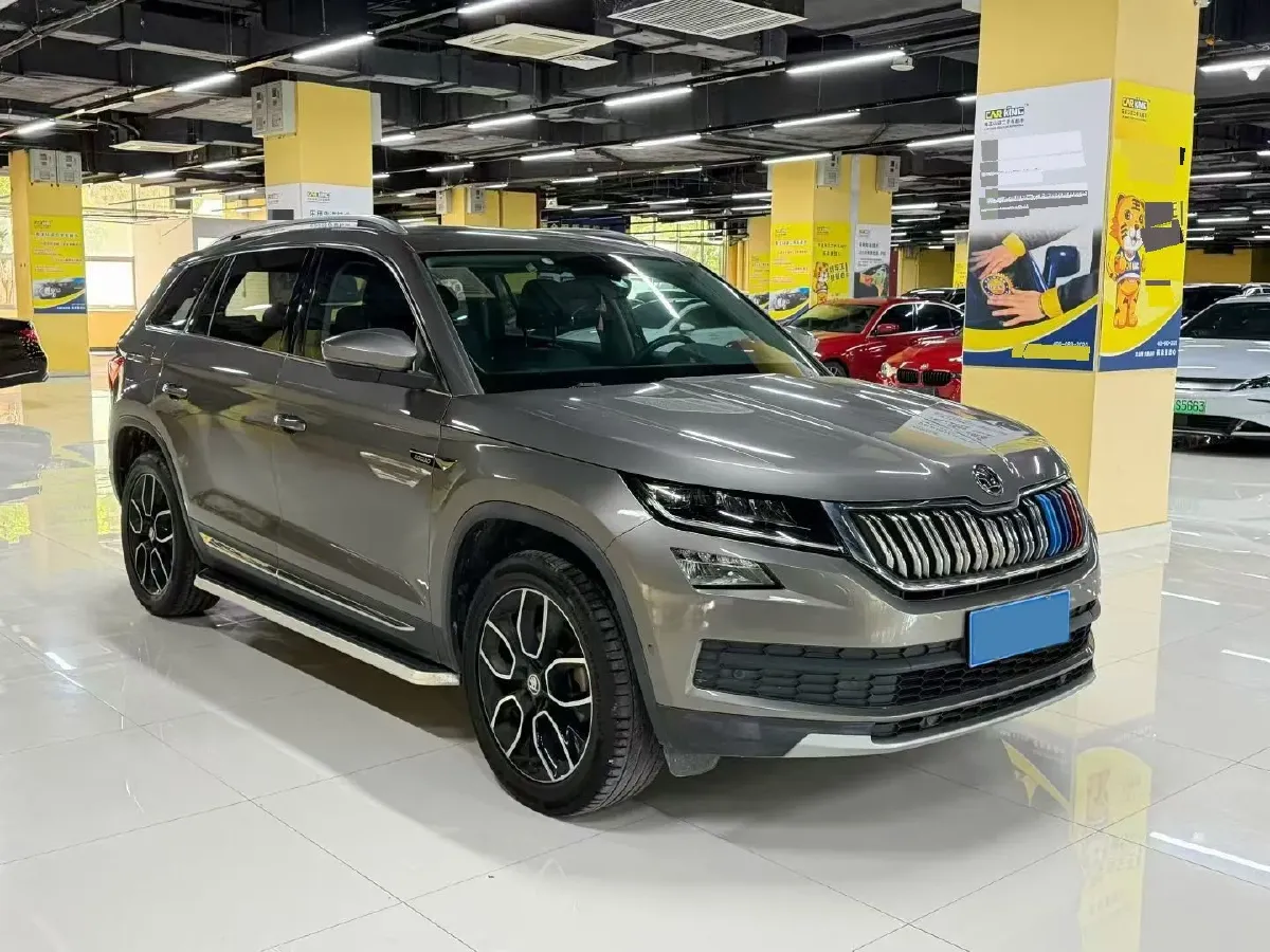 2019 Skoda Superb 2.0T 220HP L4 7DCT,autocango,china used car exporter,china ev exporter,chinese used car exporter,chinese used ev exporter