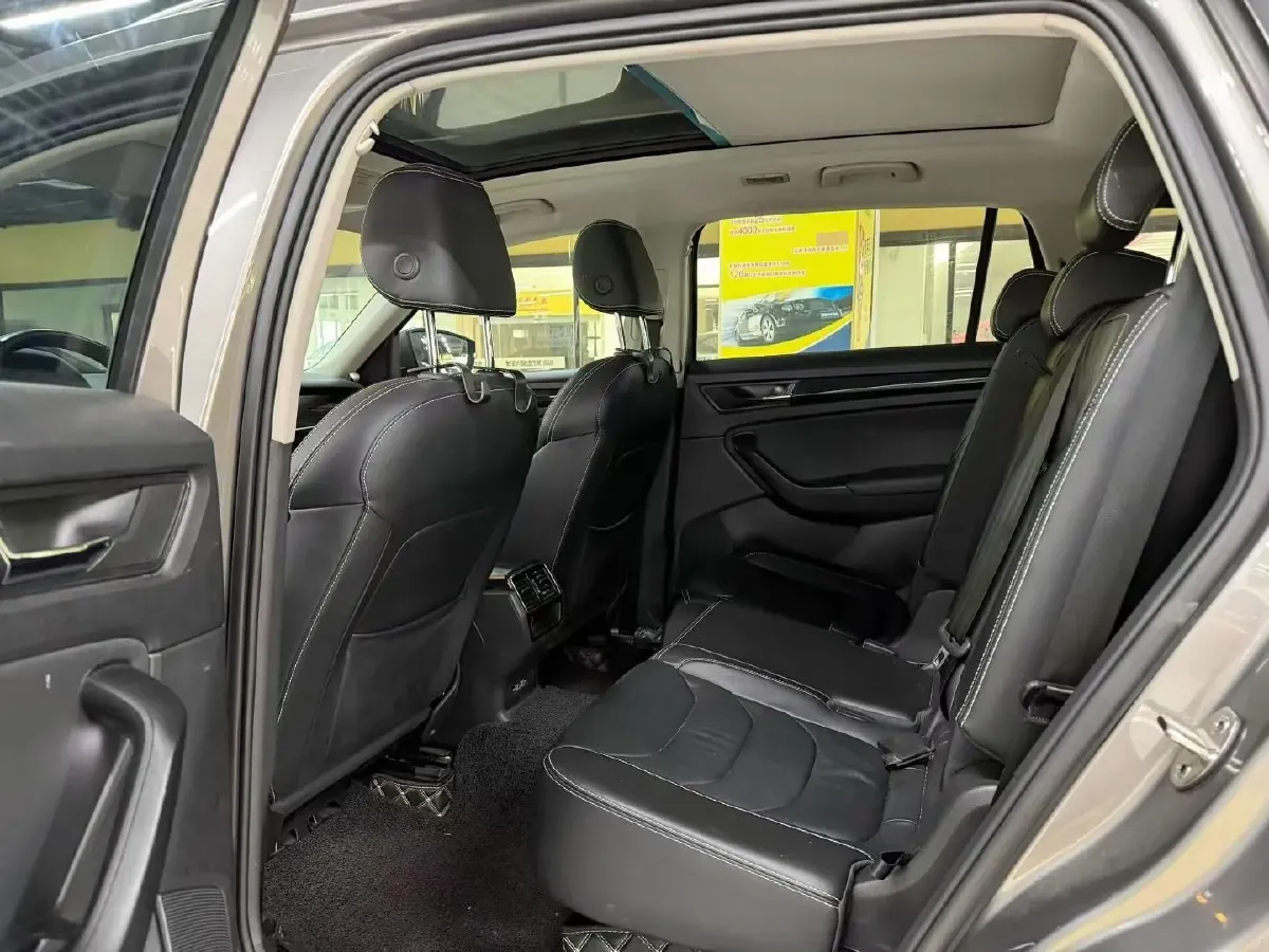 2019 Skoda Superb 2.0T 220HP L4 7DCT,autocango,china used car exporter,china ev exporter,chinese used car exporter,chinese used ev exporter