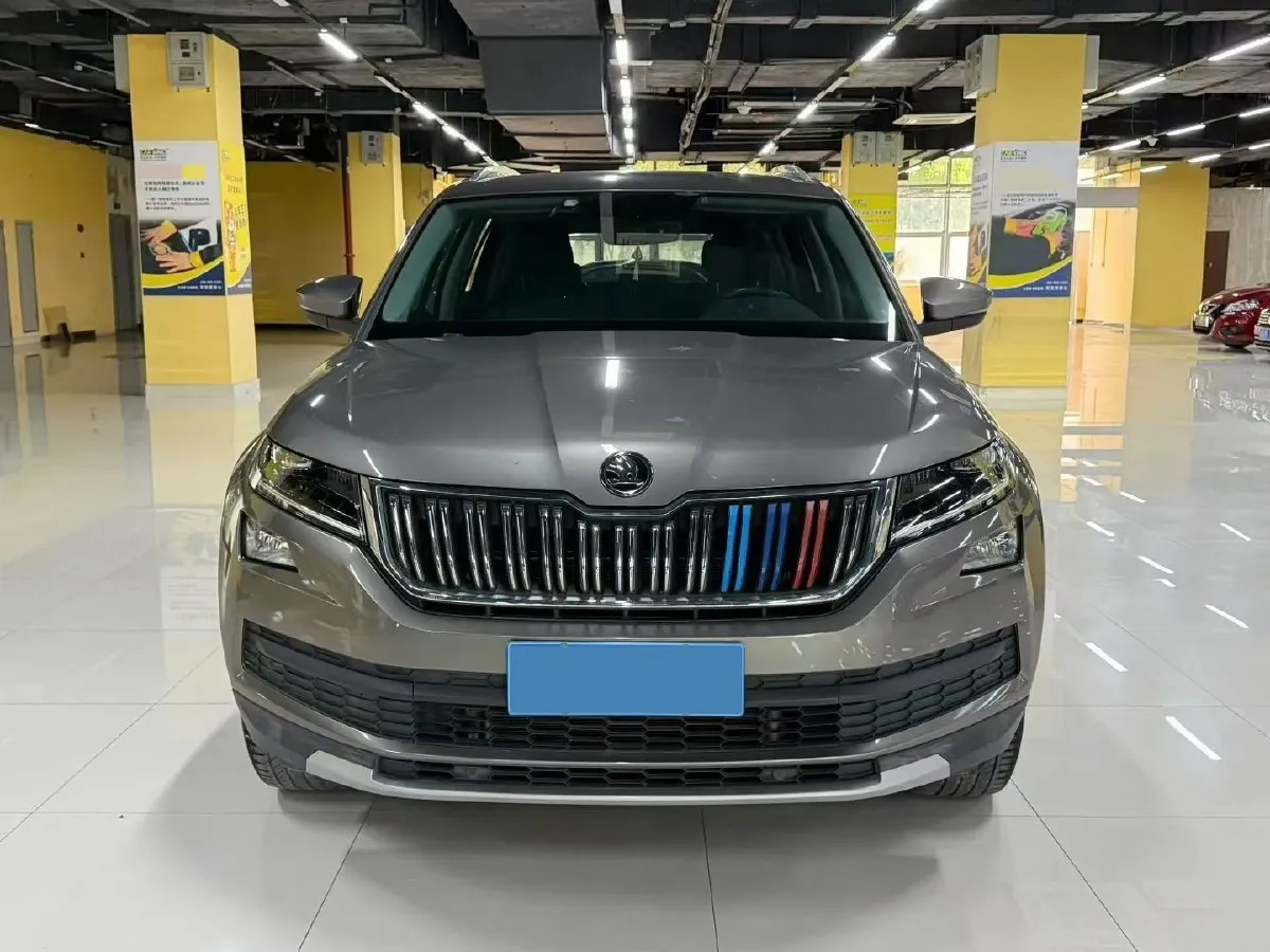 2019 Skoda Superb 2.0T 220HP L4 7DCT,autocango,china used car exporter,china ev exporter,chinese used car exporter,chinese used ev exporter