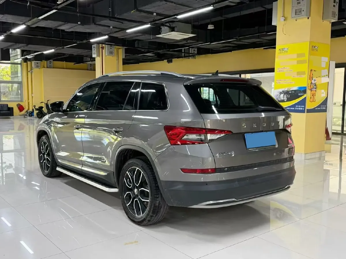 2019 Skoda Superb 2.0T 220HP L4 7DCT,autocango,china used car exporter,china ev exporter,chinese used car exporter,chinese used ev exporter