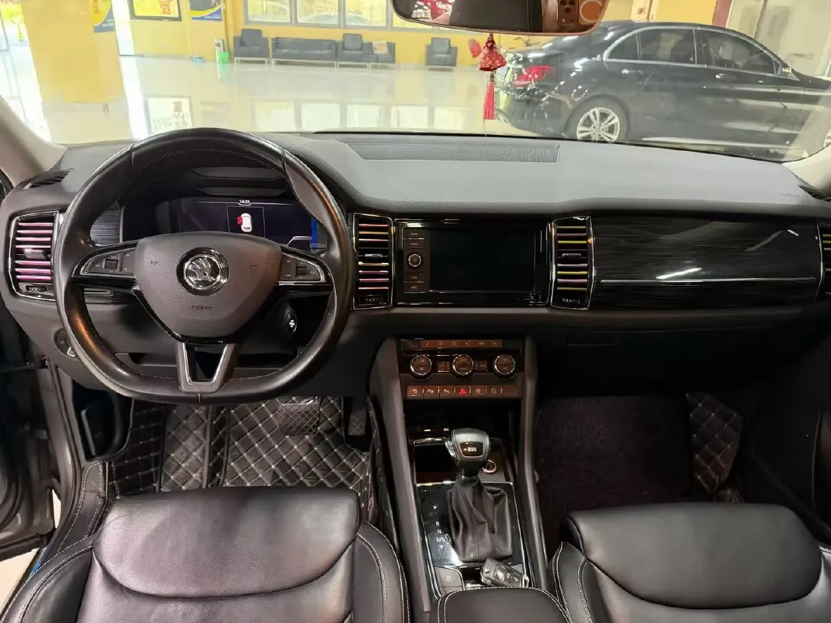 2019 Skoda Superb 2.0T 220HP L4 7DCT,autocango,china used car exporter,china ev exporter,chinese used car exporter,chinese used ev exporter