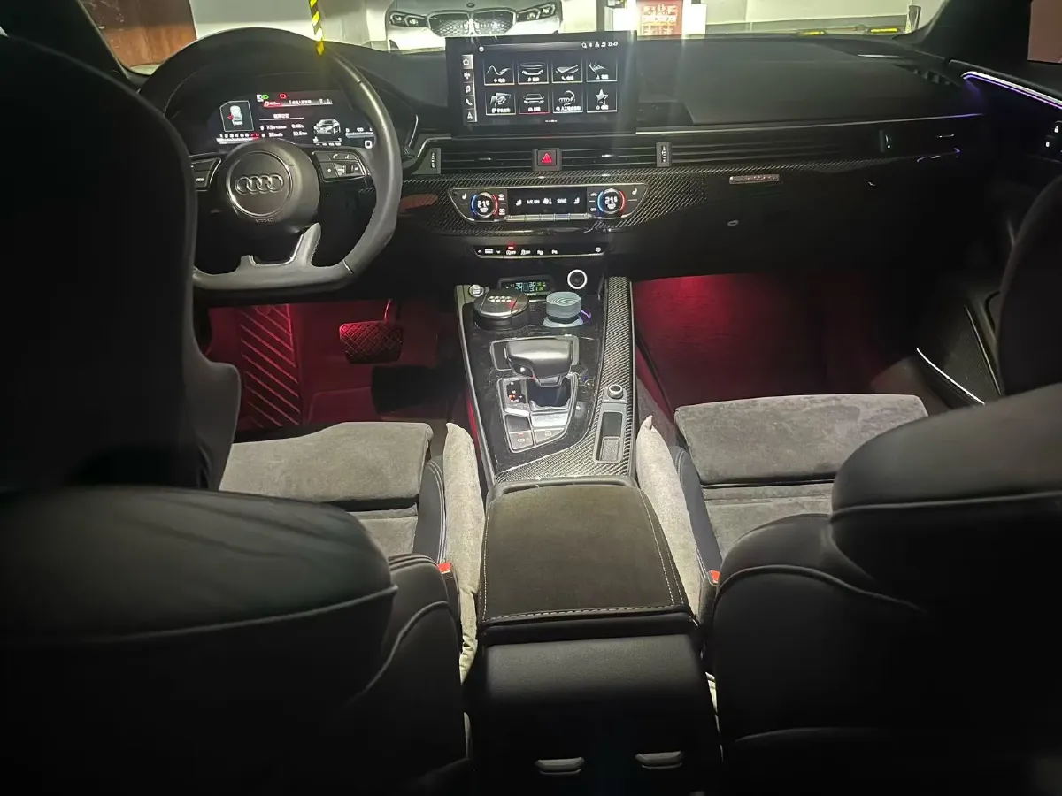 2022 Audi A4L 2.0T 252HP L4 7DCT,autocango,china used car exporter,china ev exporter,chinese used car exporter,chinese used ev exporter