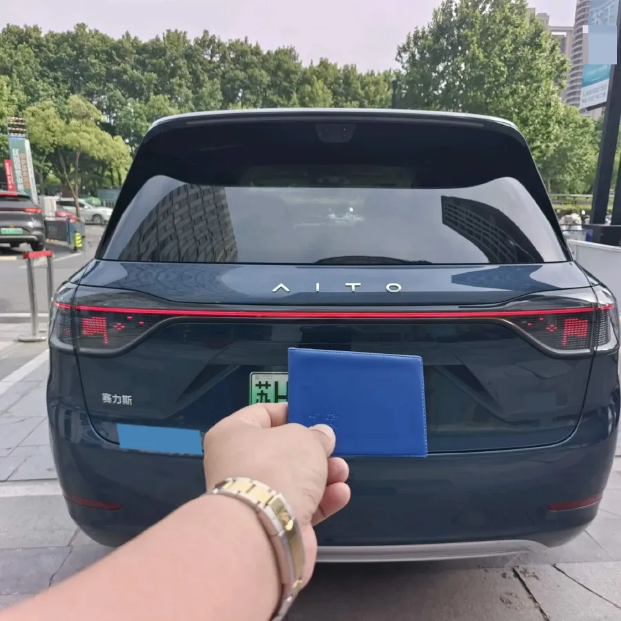 2025 AITO AITO M9 REEV 160HP REEV 52KWH,autocango,china used car exporter,china ev exporter,chinese used car exporter,chinese used ev exporter