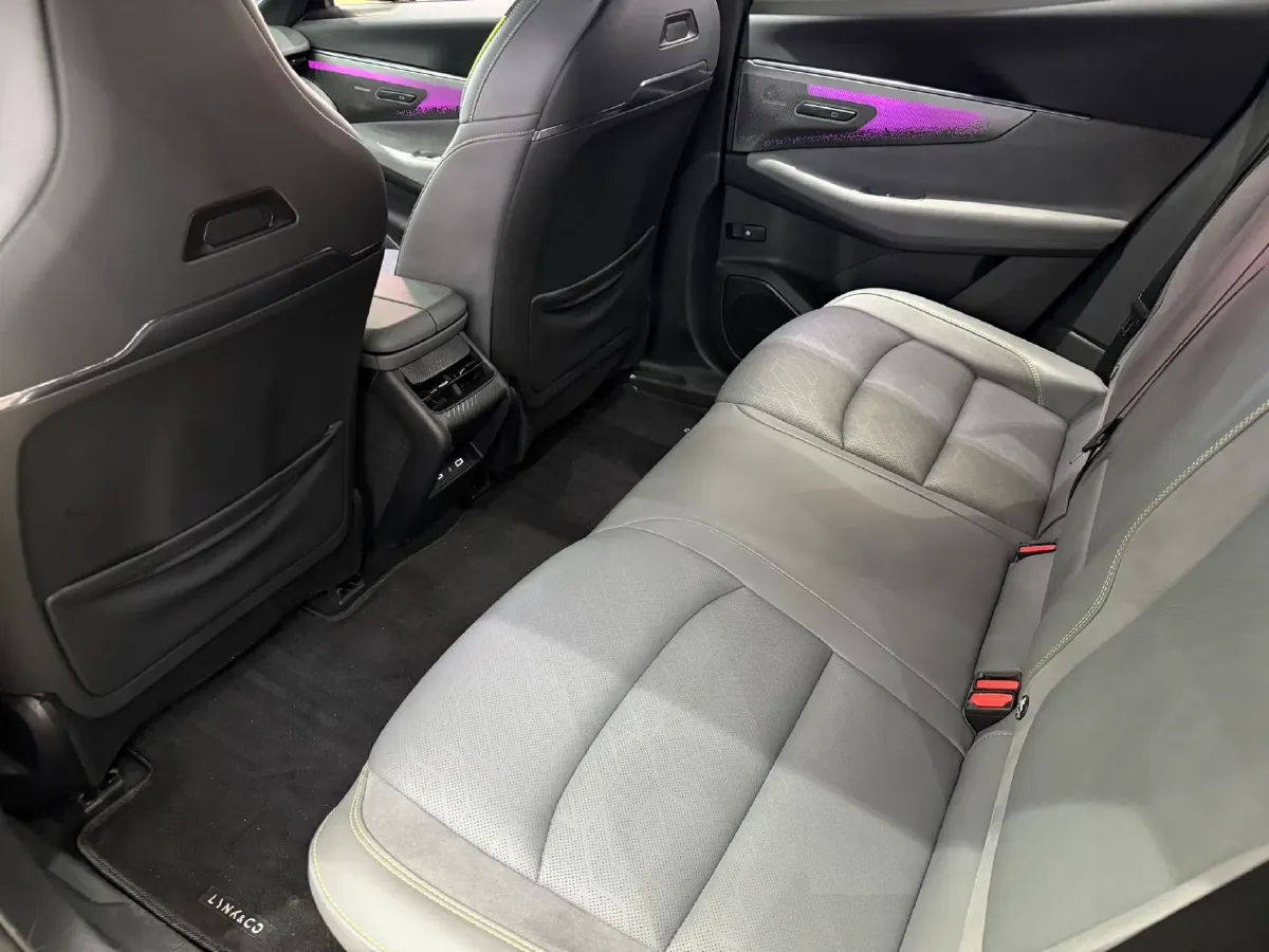 2025 LYNK&CO 08 EM-P 1.5T 163HP L4 3DHT PHEV 21.2KWH,autocango,china used car exporter,china ev exporter,chinese used car exporter,chinese used ev exporter
