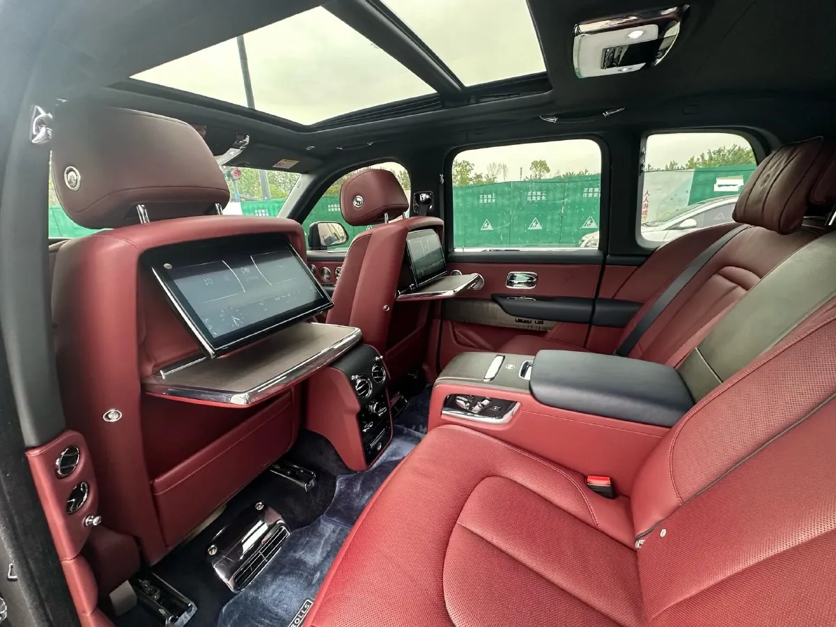 2018 Rolls-Royce Cullinan 6.7T 571HP V12 8AT,autocango,china used car exporter,china ev exporter,chinese used car exporter,chinese used ev exporter