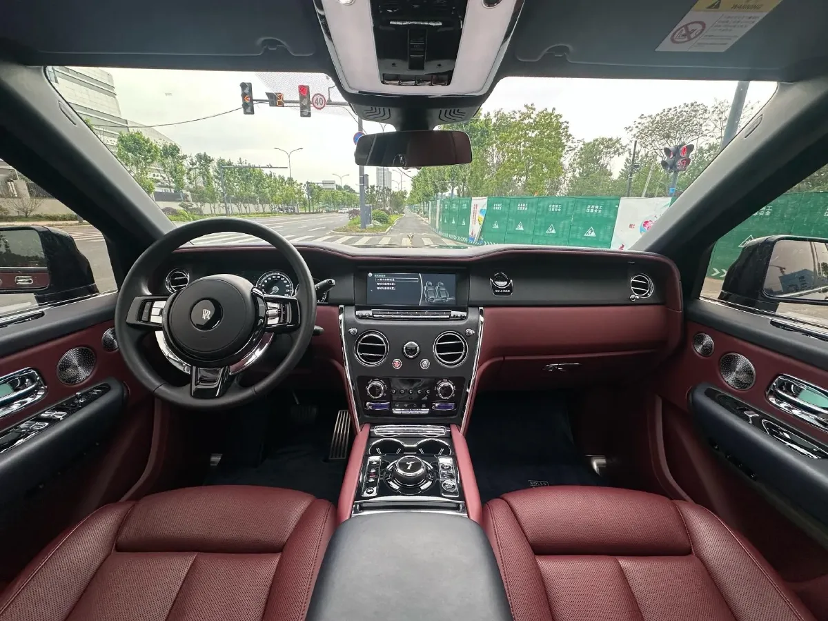 2018 Rolls-Royce Cullinan 6.7T 571HP V12 8AT,autocango,china used car exporter,china ev exporter,chinese used car exporter,chinese used ev exporter