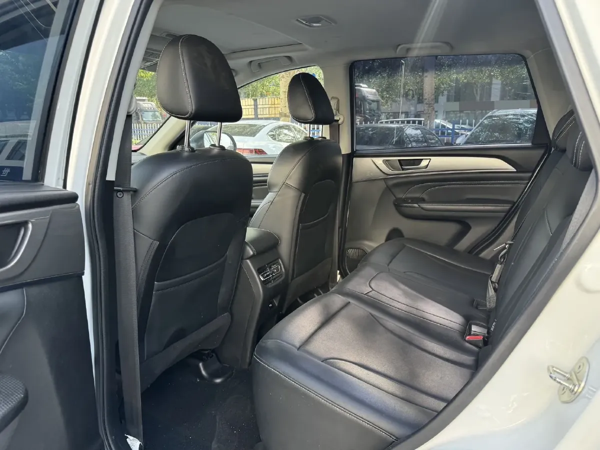 2022 ChangAn Oshan X7 Plus 1.5T 170HP L4 6MT,autocango,china used car exporter,china ev exporter,chinese used car exporter,chinese used ev exporter