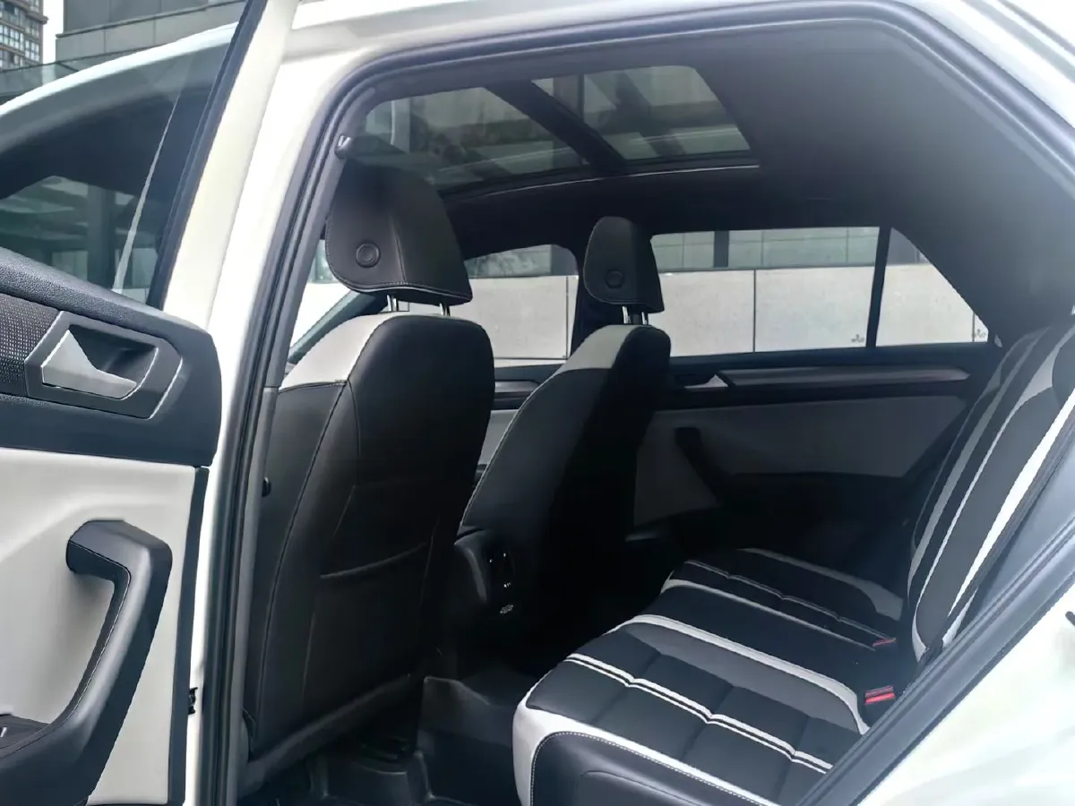 2024 Volkswagen T-Roc 1.5T 160HP L4 7DCT,autocango,china used car exporter,china ev exporter,chinese used car exporter,chinese used ev exporter