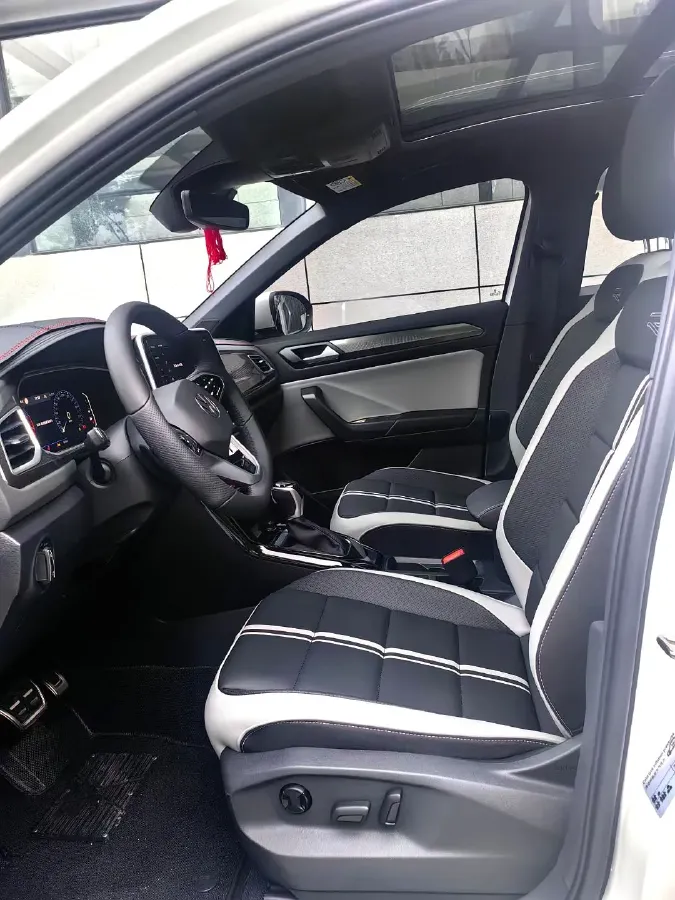 2024 Volkswagen T-Roc 1.5T 160HP L4 7DCT,autocango,china used car exporter,china ev exporter,chinese used car exporter,chinese used ev exporter
