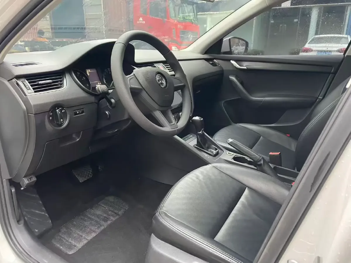 2017 Skoda Octavia 1.6L 110HP L4 6AT,autocango,china used car exporter,china ev exporter,chinese used car exporter,chinese used ev exporter