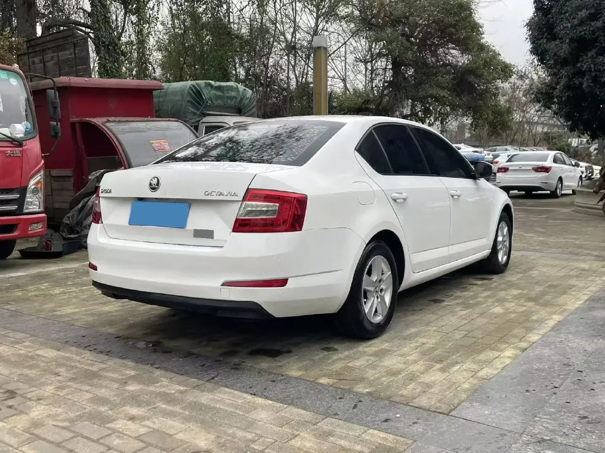 2017 Skoda Octavia 1.6L 110HP L4 6AT,autocango,china used car exporter,china ev exporter,chinese used car exporter,chinese used ev exporter