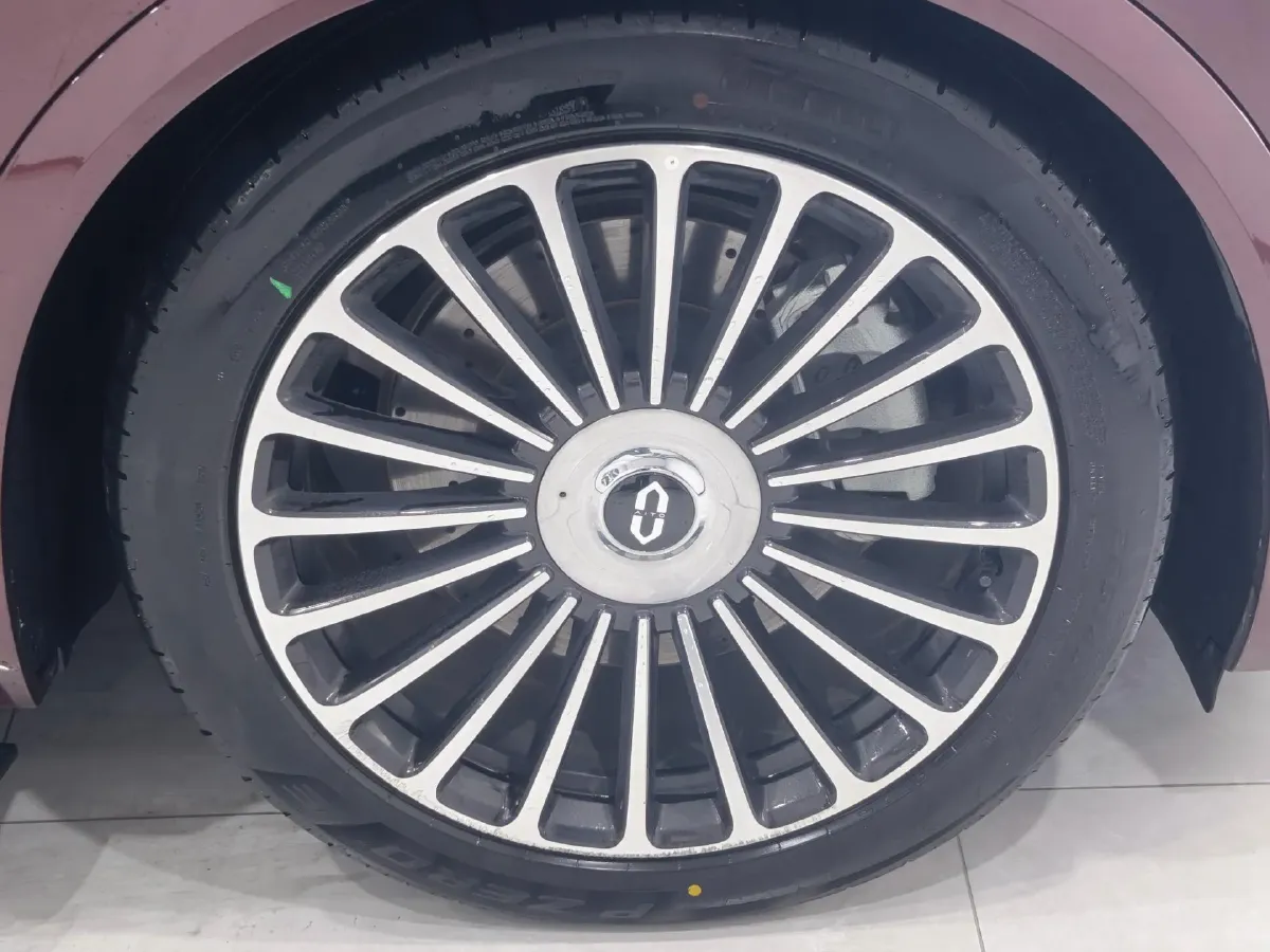 2025 AITO AITO M8 REEV 160HP REEV 53.4KWH,autocango,china used car exporter,china ev exporter,chinese used car exporter,chinese used ev exporter