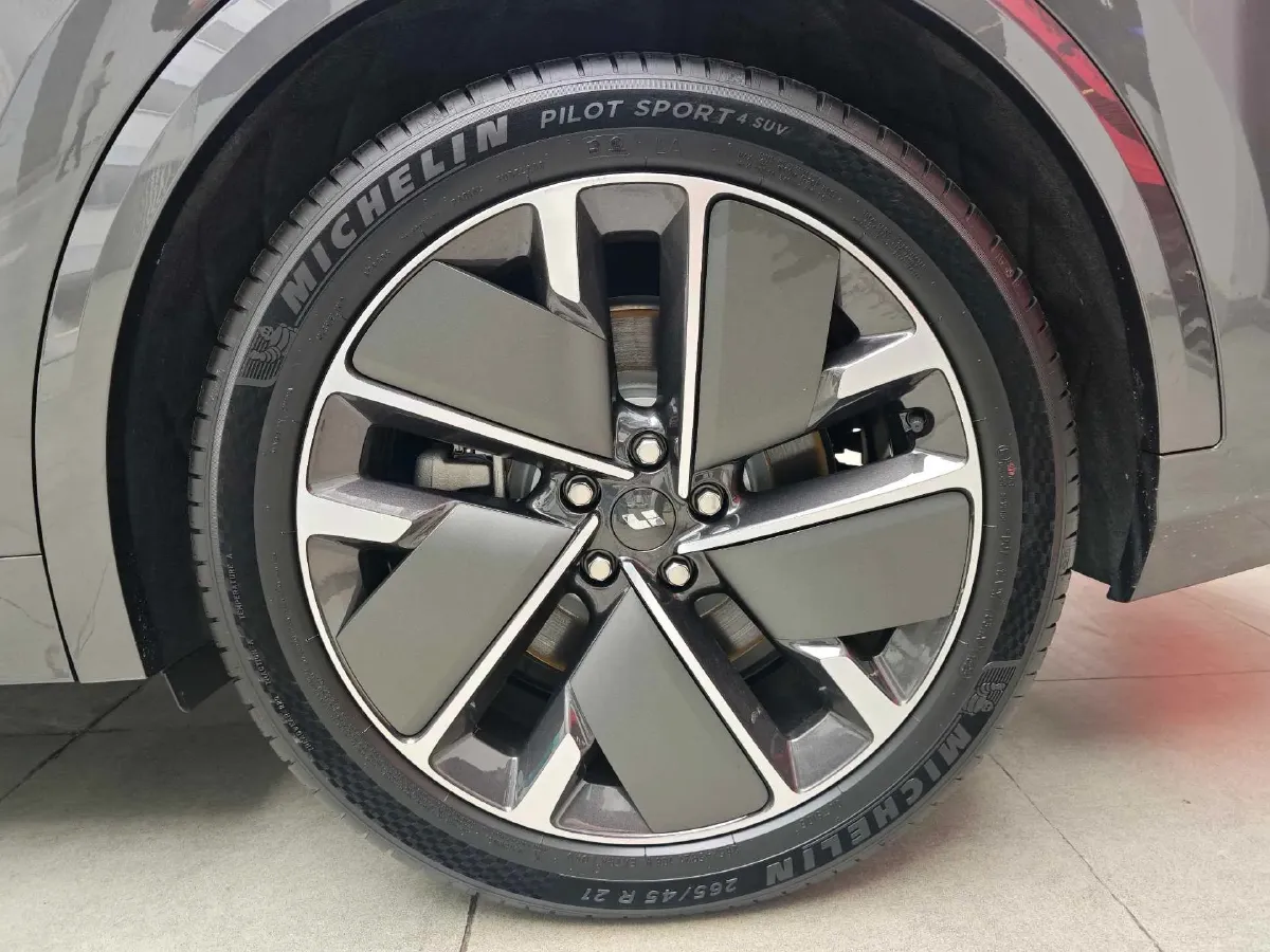 2025 Li L8 Range Extended 154HP REEV,autocango,china used car exporter,china ev exporter,chinese used car exporter,chinese used ev exporter