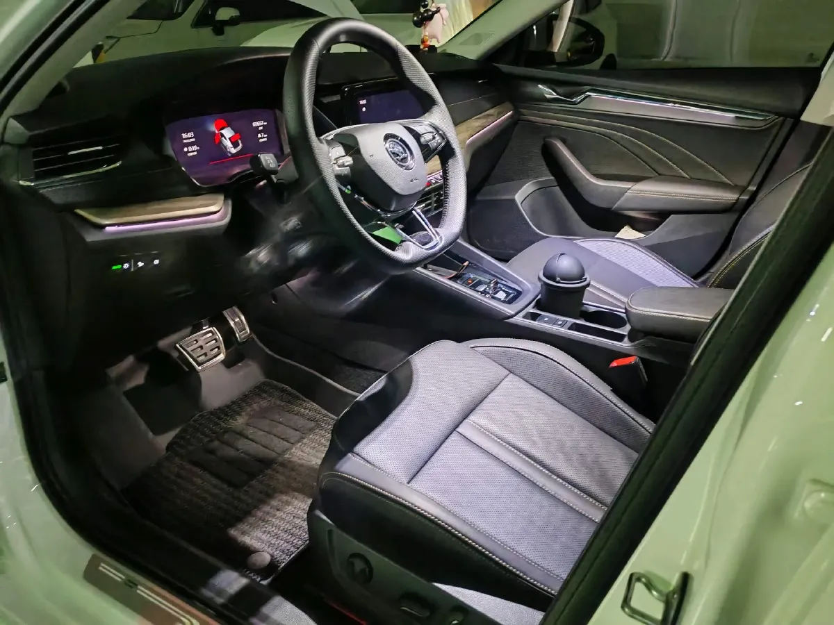 2021 Skoda Octavia 1.4T 150HP L4 7DCT,autocango,china used car exporter,china ev exporter,chinese used car exporter,chinese used ev exporter