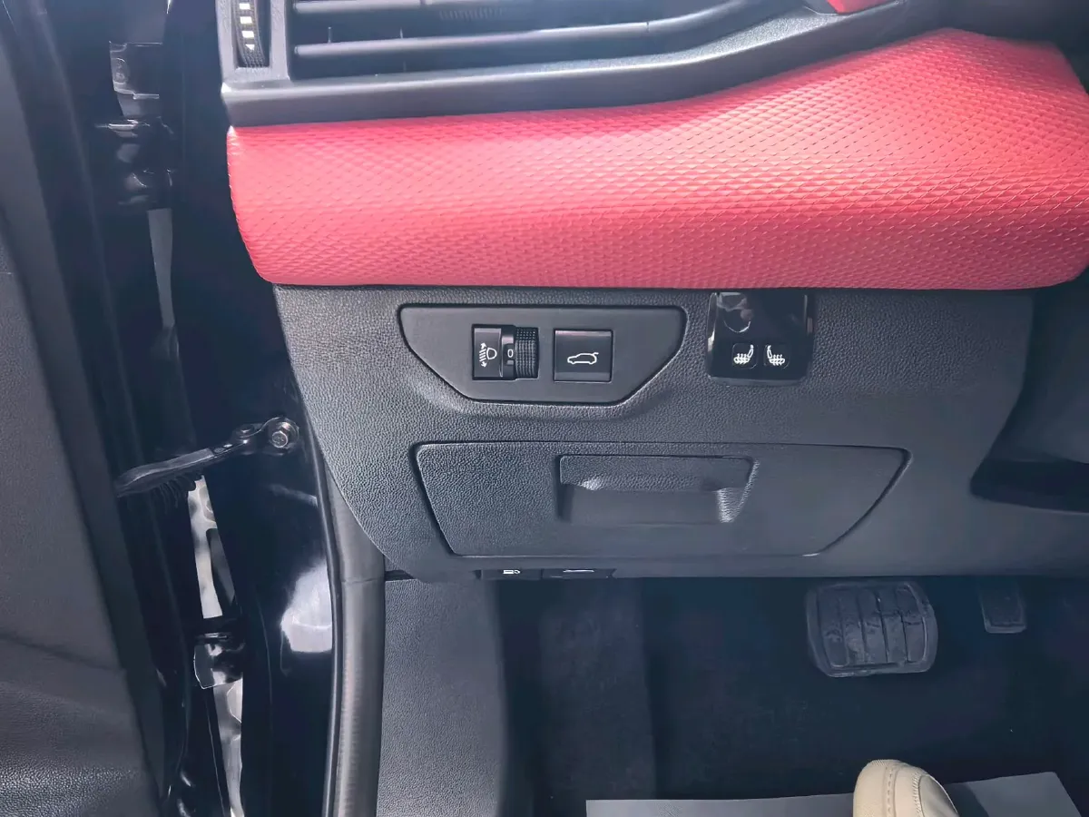 2021 DongFeng Aeolus YiXuan 1.5T 150HP L4 6DCT,autocango,china used car exporter,china ev exporter,chinese used car exporter,chinese used ev exporter