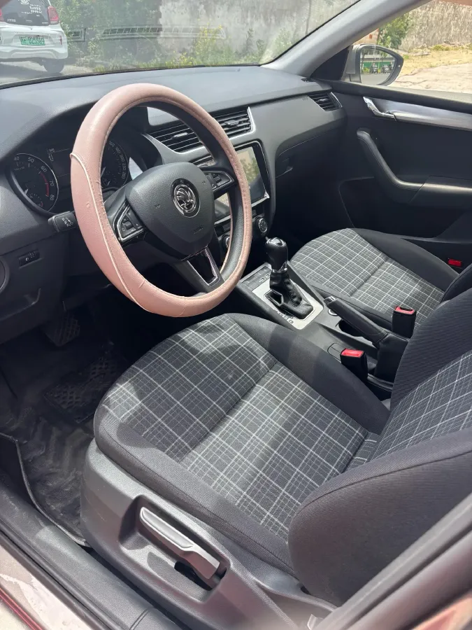 2019 Skoda Octavia 1.5L 116HP L4 6AT,autocango,china used car exporter,china ev exporter,chinese used car exporter,chinese used ev exporter