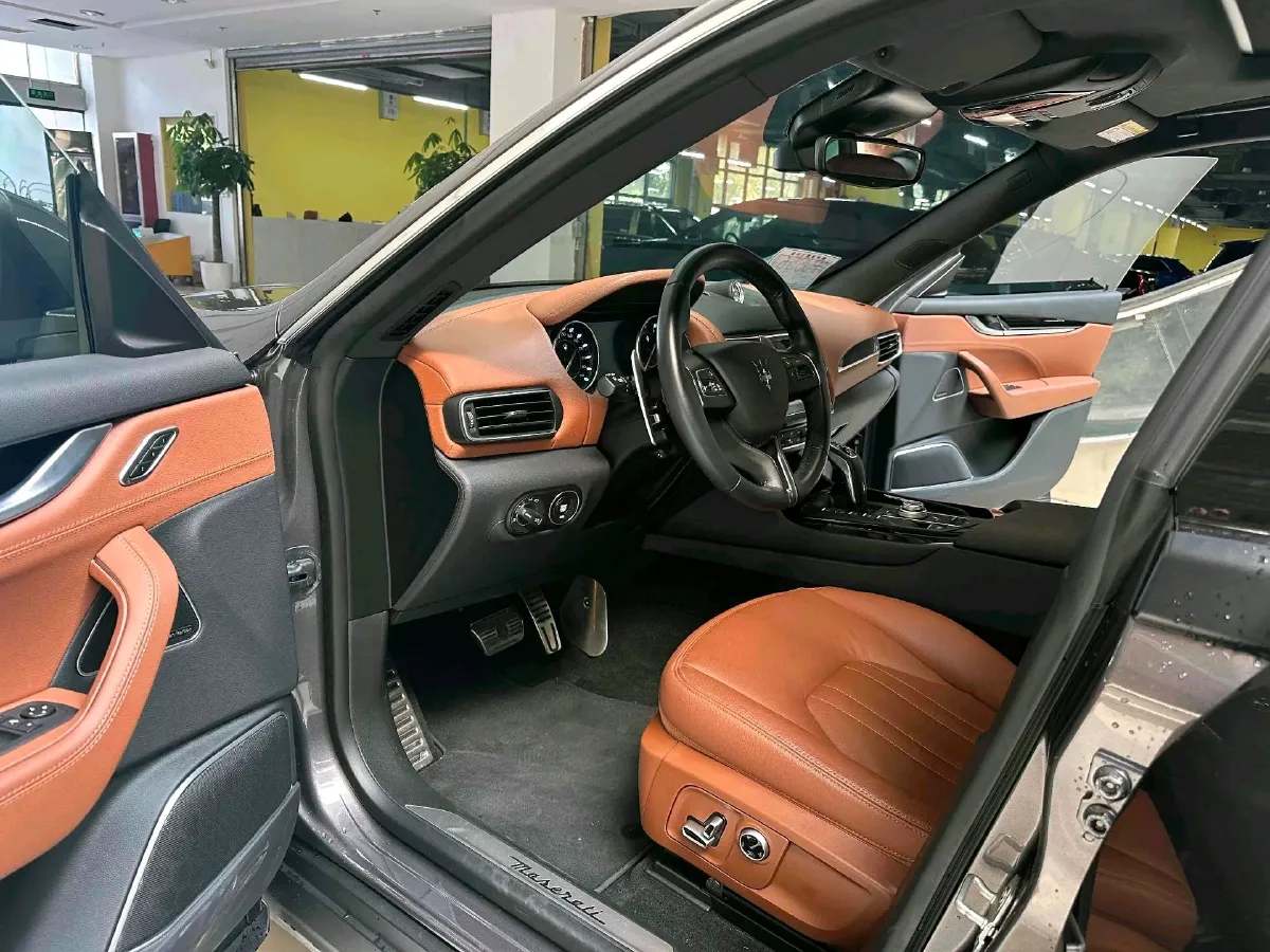 2022 Maserati Levante 2.0T 330HP L4 8AT,autocango,china used car exporter,china ev exporter,chinese used car exporter,chinese used ev exporter