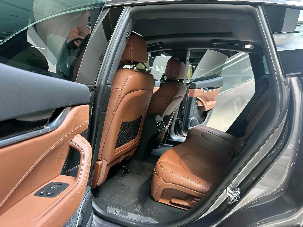 2022 Maserati Levante 2.0T 330HP L4 8AT,autocango,china used car exporter,china ev exporter,chinese used car exporter,chinese used ev exporter