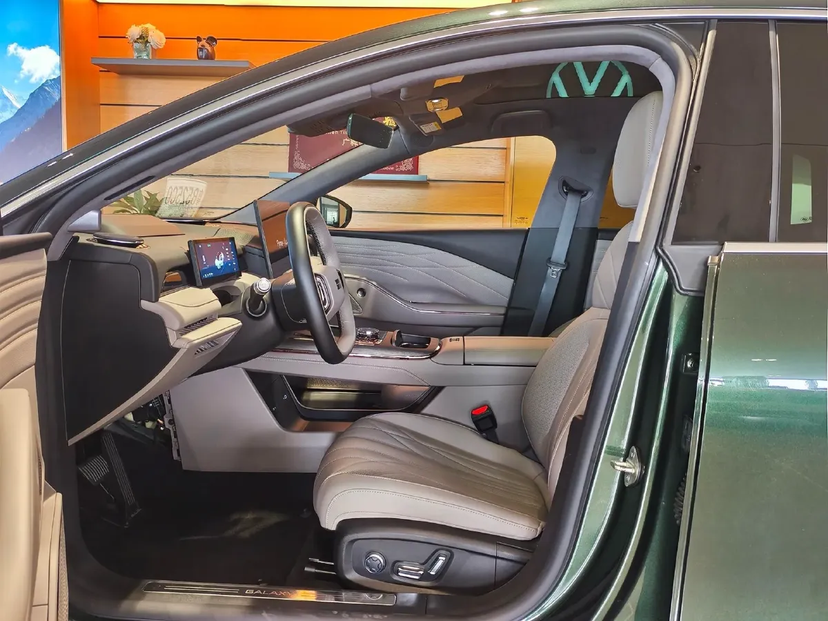 2025 Geely Galaxy Starshine 8 1.5T 163HP L4 3DHT PHEV 27.69KWH,autocango,china used car exporter,china ev exporter,chinese used car exporter,chinese used ev exporter