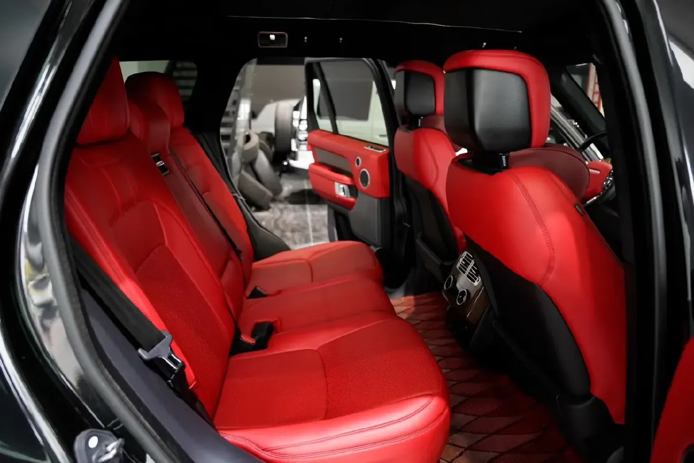 2018 Land Rover Range Rover Evoque 2.0T 241HP L4 9AT,autocango,china used car exporter,china ev exporter,chinese used car exporter,chinese used ev exporter