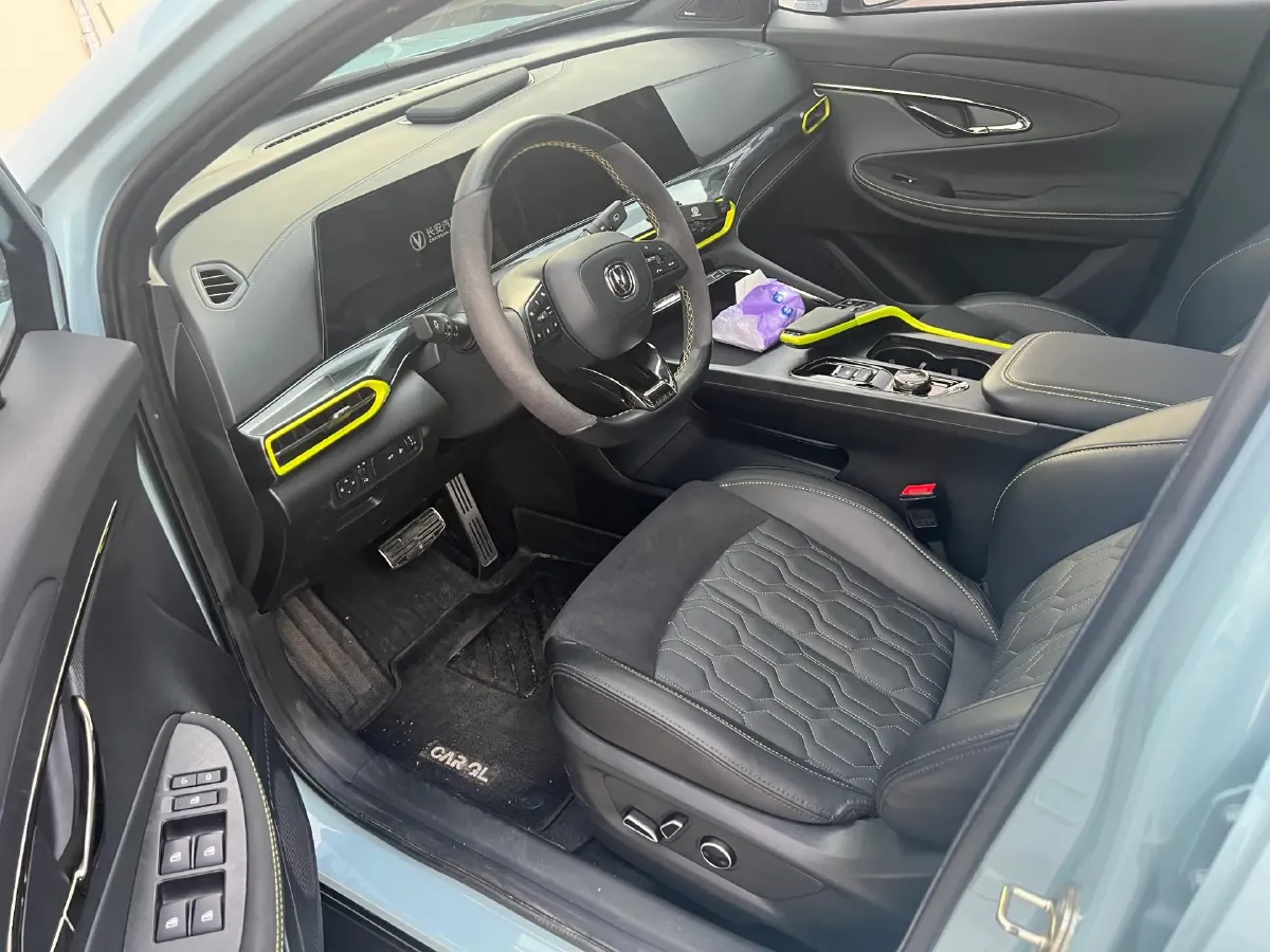 2022 ChangAn UNI-T 2.0T 233HP L4 8AT,autocango,china used car exporter,china ev exporter,chinese used car exporter,chinese used ev exporter