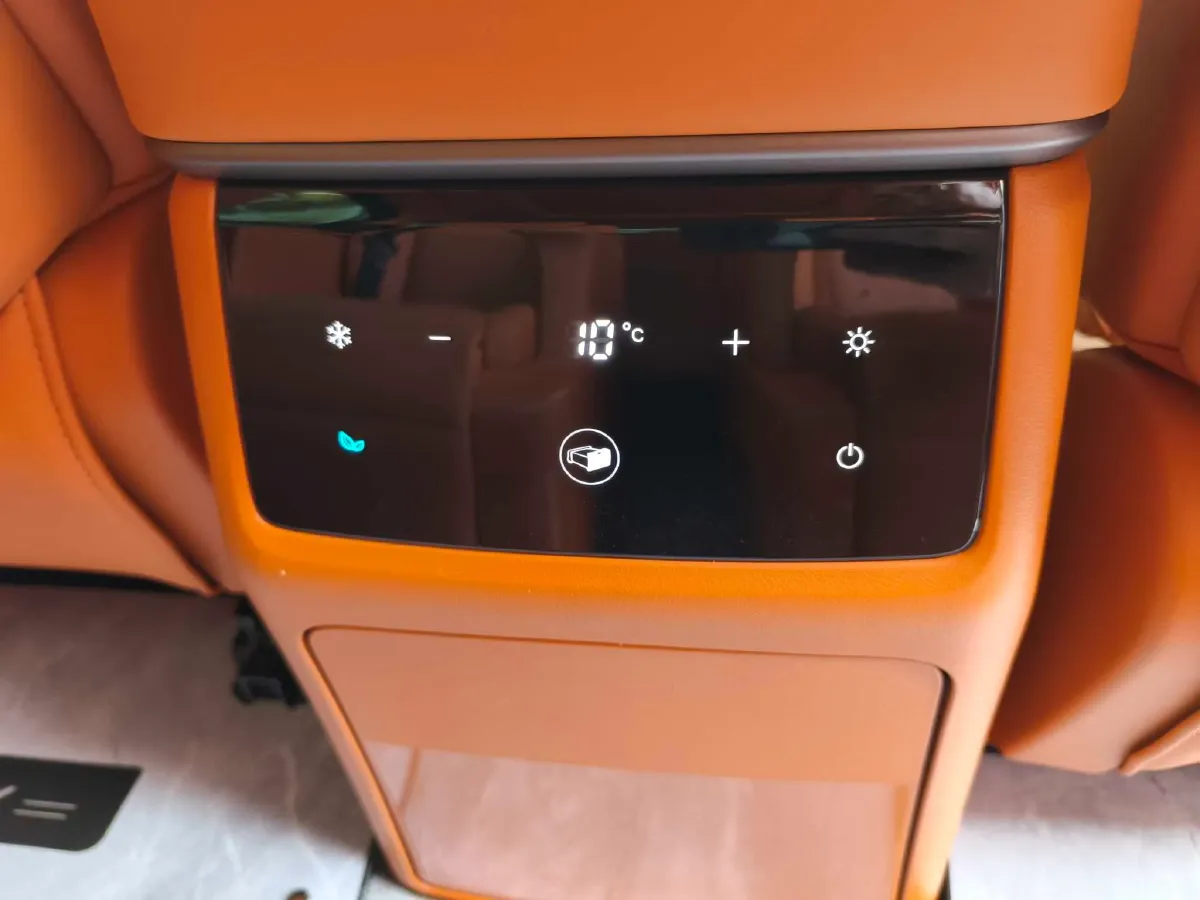2025 WEY HighMountain 1.5T 170HP L4 4DHT PHEV,autocango,china used car exporter,china ev exporter,chinese used car exporter,chinese used ev exporter