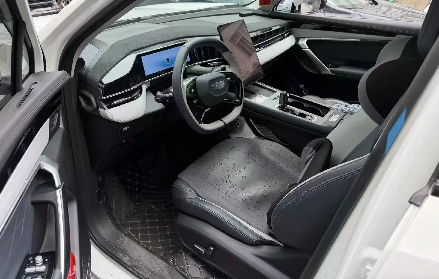 2024 Geely StarRay 1.5T 181HP L4 7DCT,autocango,china used car exporter,china ev exporter,chinese used car exporter,chinese used ev exporter