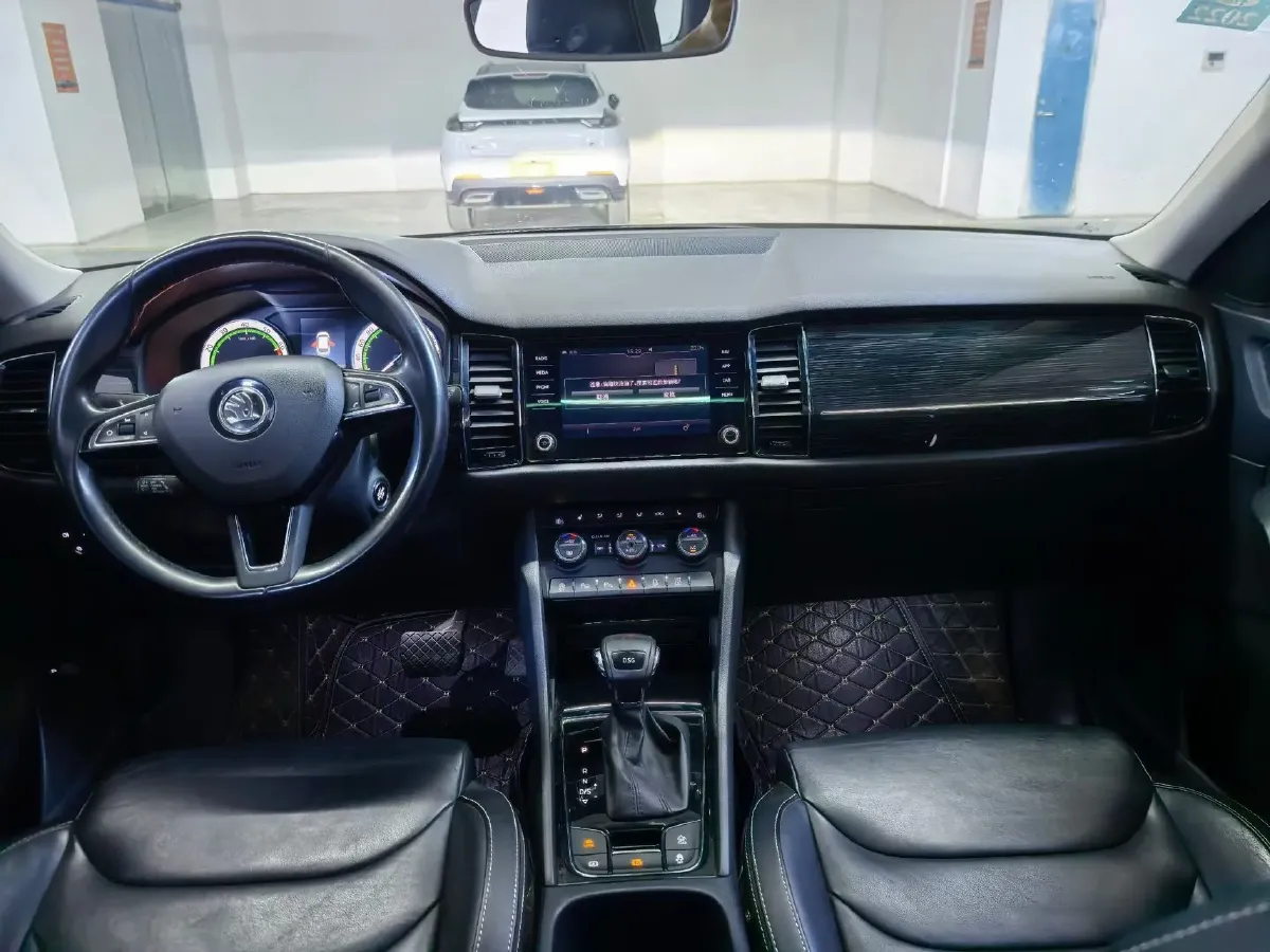 2018 Skoda Kodiak 2.0T 220HP L4 7DCT,autocango,china used car exporter,china ev exporter,chinese used car exporter,chinese used ev exporter