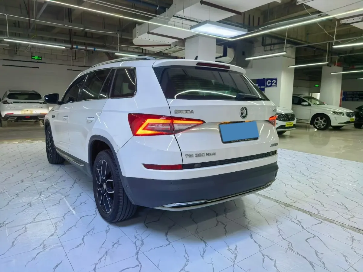 2018 Skoda Kodiak 2.0T 220HP L4 7DCT,autocango,china used car exporter,china ev exporter,chinese used car exporter,chinese used ev exporter