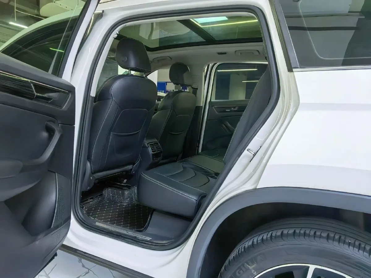 2018 Skoda Kodiak 2.0T 220HP L4 7DCT,autocango,china used car exporter,china ev exporter,chinese used car exporter,chinese used ev exporter
