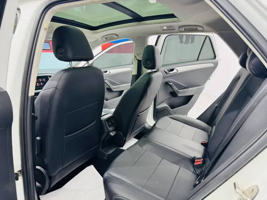 2022 Volkswagen T-Roc 1.4T 150HP L4 7DCT,autocango,china used car exporter,china ev exporter,chinese used car exporter,chinese used ev exporter