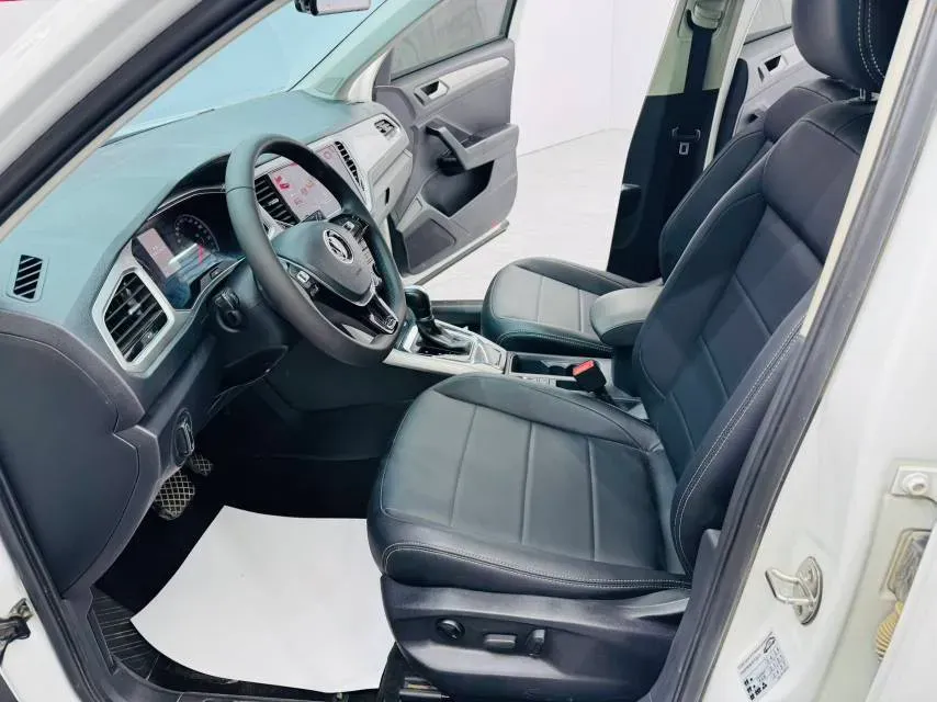 2022 Volkswagen T-Roc 1.4T 150HP L4 7DCT,autocango,china used car exporter,china ev exporter,chinese used car exporter,chinese used ev exporter