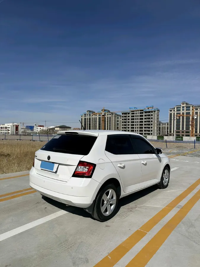 2017 Skoda Fabia 1.4L 90HP L4 6AT,autocango,china used car exporter,china ev exporter,chinese used car exporter,chinese used ev exporter
