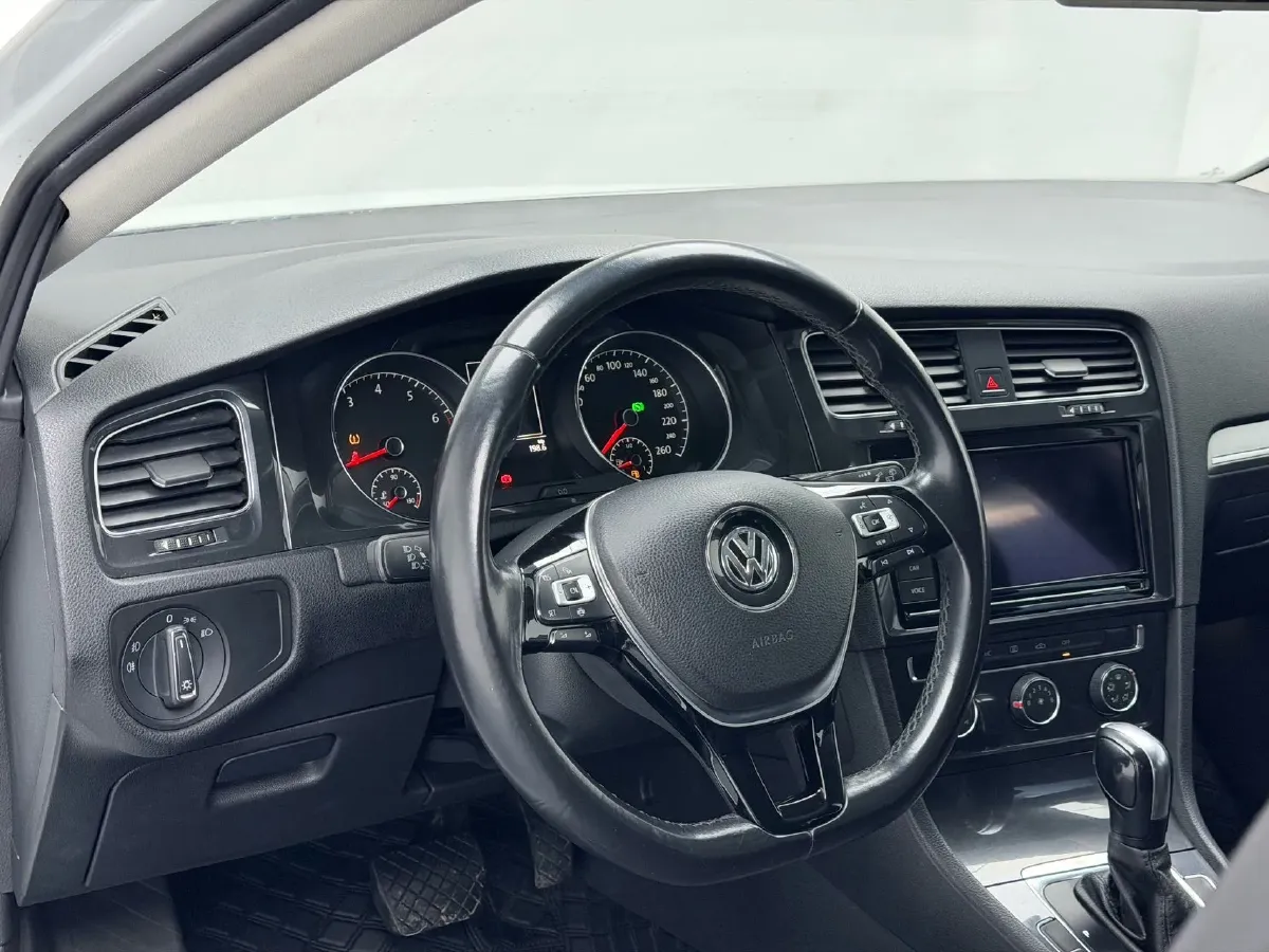 2018 Volkswagen Golf 1.6L 110HP L4 6AT,autocango,china used car exporter,china ev exporter,chinese used car exporter,chinese used ev exporter