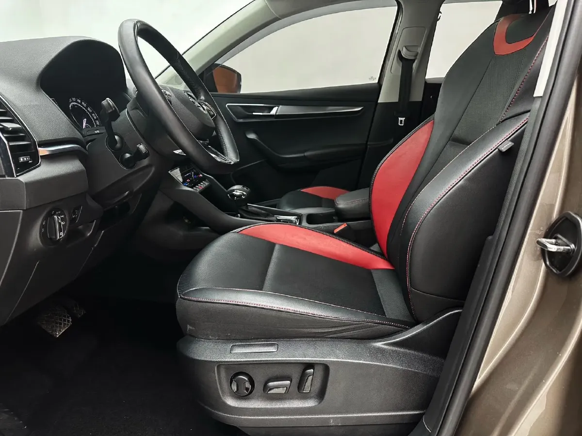 2022 Skoda Karoq 1.4T 150HP L4 7DCT,autocango,china used car exporter,china ev exporter,chinese used car exporter,chinese used ev exporter