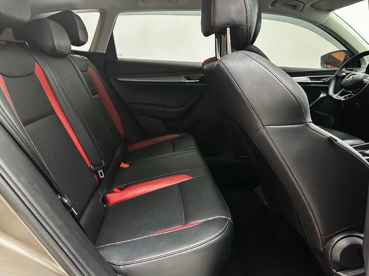 2022 Skoda Karoq 1.4T 150HP L4 7DCT,autocango,china used car exporter,china ev exporter,chinese used car exporter,chinese used ev exporter