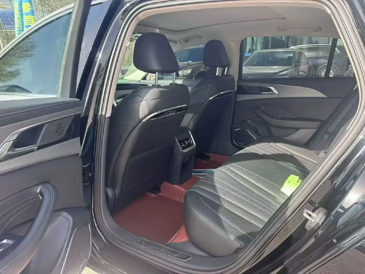 2023 HongQi H5 2.0T 224HP L4 8AT,autocango,china used car exporter,china ev exporter,chinese used car exporter,chinese used ev exporter