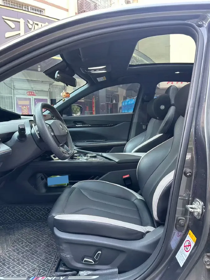 2023 ChangAn UNI-V 1.5T 188HP L4 7DCT,autocango,china used car exporter,china ev exporter,chinese used car exporter,chinese used ev exporter