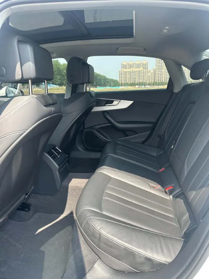 2020 Audi A4L 2.0T 190HP L4 7DCT,autocango,china used car exporter,china ev exporter,chinese used car exporter,chinese used ev exporter