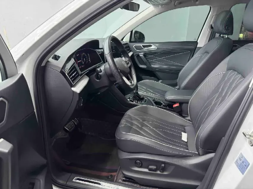 2024 Volkswagen Tiguan L 2.0T 186HP L4 7DCT,autocango,china used car exporter,china ev exporter,chinese used car exporter,chinese used ev exporter
