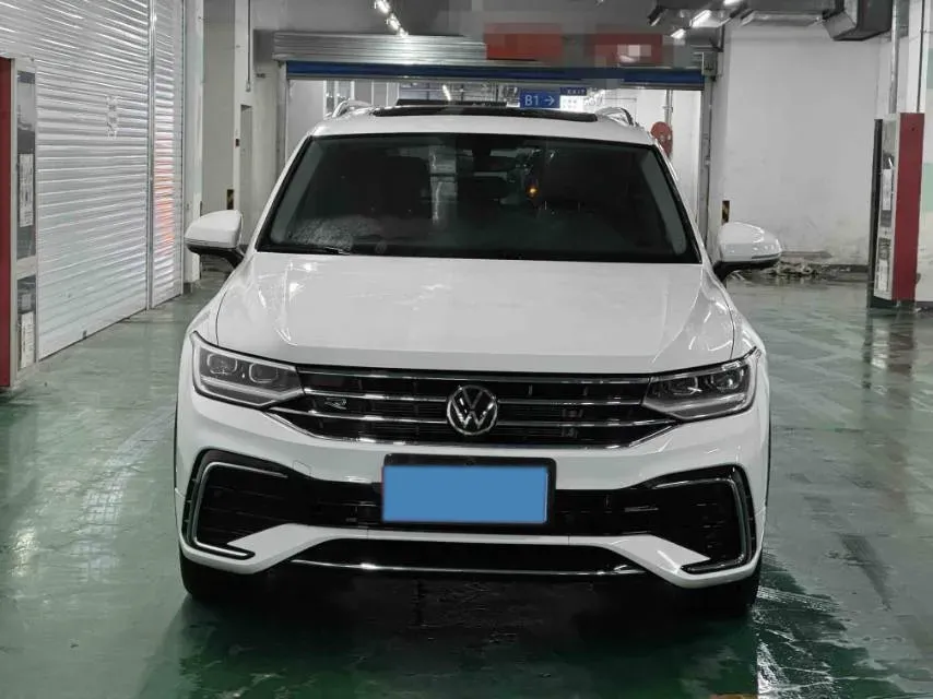 2024 Volkswagen Tiguan L 2.0T 186HP L4 7DCT,autocango,china used car exporter,china ev exporter,chinese used car exporter,chinese used ev exporter